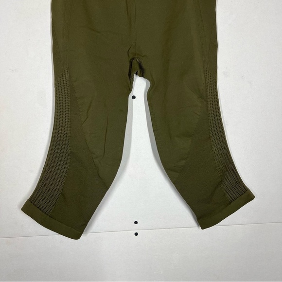 Lululemon Flow & Go Crop SEE MEASUREMENTS - Picture 7 of 12